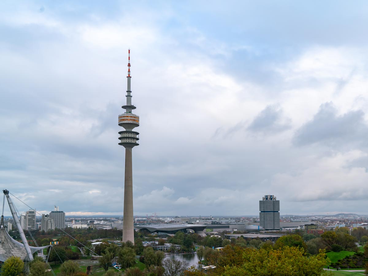 Fahrdienst-Schoenberger-Flughafen-Shuttle-Flughafen-Transfer-Muenchen-Messe